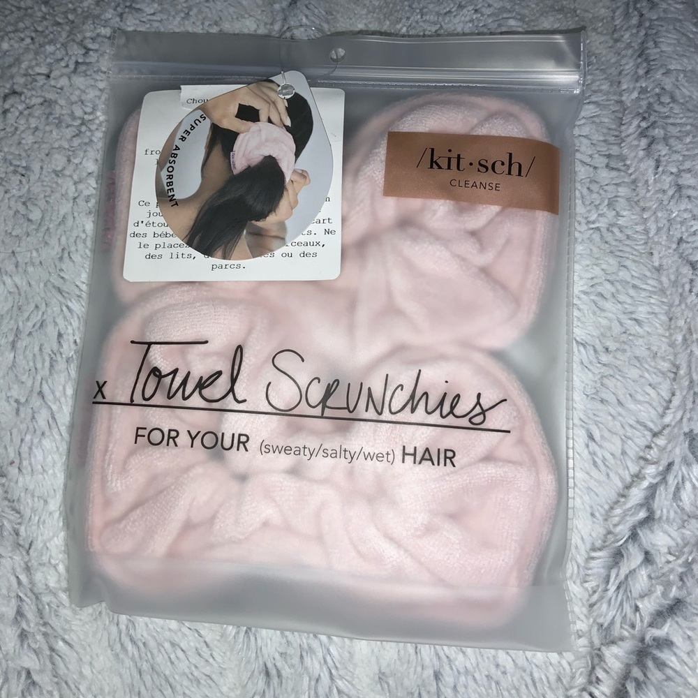 NWT kitsch 2pk towel scrunchies-blush